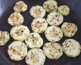 Foto del paso 3 de la receta: Pepino a la plancha