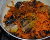 A picture of step 4 of Carrot and prunes stew.