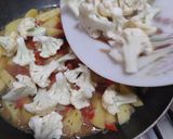 A picture of step 4 of Aloo gobhi.