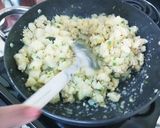 A picture of step 5 of Aloo Sabudana Khichdi.