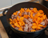 Foto del paso 2 de la receta: Huevos rotos con pavo y boniato