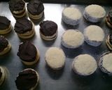 Foto del paso 3 de la receta: Alfajorcitos de maizena y chocolate