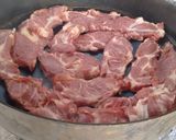 Foto del paso 1 de la receta: Bondiola al disco con cerveza y papas