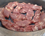 Foto del paso 1 de la receta: Bondiola al disco con cerveza y papas