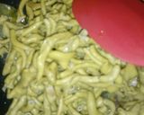 Foto langkah ke 3 dari resep 82. Tumis usus ayam kemangi.