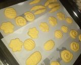 A picture of step 2 of Custard cookies.