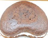 A picture of step 5 of Valentine special Rose 🌹 cake 🍰 with chocolate..