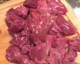 Csirkemáj baconben, hagymás vörösáfonya ágyon recept fázis 1 fotója