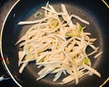 Hình bước làm 2 của món Cháo gấc đậu xanh
