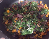 Foto del paso 5 de la receta: Acelgas salteadas con calabaza y pasas