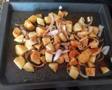 Foto del paso 2 de la receta: Chuletas aguja de cerdo al horno con patatas