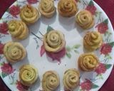 A picture of step 5 of Rose mathri.