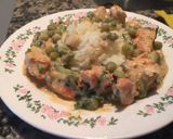 Foto del paso 5 de la receta: Pollo al pimentón con salsa cremosa de verdeo y arvejas y arroz