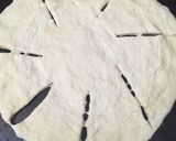 A picture of step 3 of Meatball cheese pizza.
