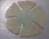 Foto langkah ke 5 dari resep Roti bunga sosis keju mayo.