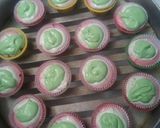 Foto langkah ke 3 dari resep Bolu Kukus semangka.