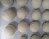 Foto langkah ke 3 dari resep Roti Smoked Beef and Cheese.