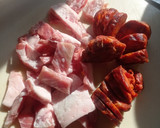 Foto del paso 2 de la receta: Guiso de garbanzos con presa y chorizo