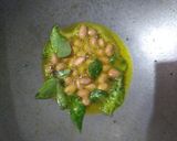 A picture of step 2 of Indori poha.