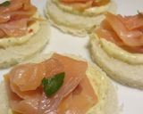 A picture of step 3 of Tartine di salmone.