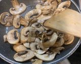 Foto del paso 2 de la receta: Quiché de salmón y champiñones