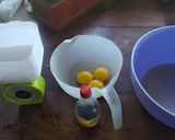 Foto del paso 1 de la receta: Bizcochuelo dos colores sin leche