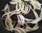 Foto del paso 2 de la receta: Salchichas frescas al vino blanco