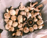 Hình bước làm 1 của món 🌱 Champignons de Paris grillés - Nấm Mỡ Nướng Lá Thơm Provence (Vegan)