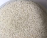 A picture of step 1 of Loh Mai Kai (Glutinous Rice with Chicken and Mushroom).