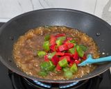 Foto langkah ke 5 dari resep Sapi Saus Lada Hitam.
