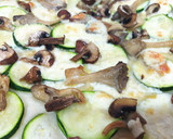 Foto del paso 7 de la receta: Pizza calabacín, setas y champiñones (opción vegana)