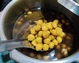 A picture of step 1 of Chole masala.