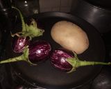 वांगे, बटाटा, कोलंबी तवा भाजी (vanga batata kolambi tawa bhaji recipe in marathi) रेसिपी स्टेप 1 फोटो