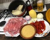 Foto del paso 1 de la receta: Sopa de cocido y timbal de filete de cerdo con cebolla caramelizada y pimientos asados