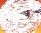 A picture of step 2 of Spicy ring crackers.