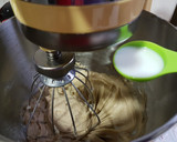 Foto del paso 8 de la receta: Bundt cake de Trigo Sarraceno con frutos secos sobre una confitura de frutos rojos!