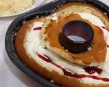 صورة لخطوة 5 من وصفة كيكة فانيلا بجاناش الشوكولاتة محشية كريمة ومربى فراولة 🍫🍓