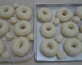 Foto langkah ke 5 dari resep Donat Empyuuk (No Kentang, No Ribet, Proofing 1x).