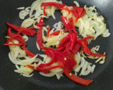 Foto del paso 2 de la receta: Macarrones con tomate, pimiento y huevo