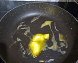 Foto langkah ke 3 dari resep Martabak mie daun kelor.