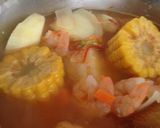 Foto del paso 2 de la receta: Chupe de Salmón con Camarones!