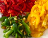 Tejszínes sajtos zöldséges csirkemell tészta recept fázis 1 fotója