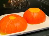 Ofenkäse im Kürbis