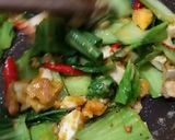 Foto langkah ke 4 dari resep Tumis Pakcoy Telur Asin.