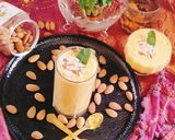 A picture of step 2 of Mango milkshake with vanilla ice cream.