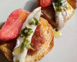 Foto del paso 4 de la receta: Montadito de fresa con boquerones