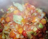 Foto del paso 4 de la receta: Patatas guisadas con verduras y lentejas rojas