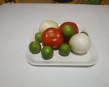Foto del paso 1 de la receta: Ensalada de tomate y cebolla refrescante