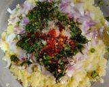 A picture of step 3 of Aloo pitika.