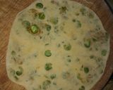 A picture of step 4 of Matar paratha.